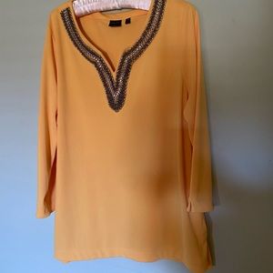 Beautiful embellished 3/4 length sleeve tunic!